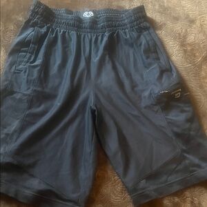 2-12$🌺Small size, Under Armour Black Athletic Shorts with Zipper Pocket